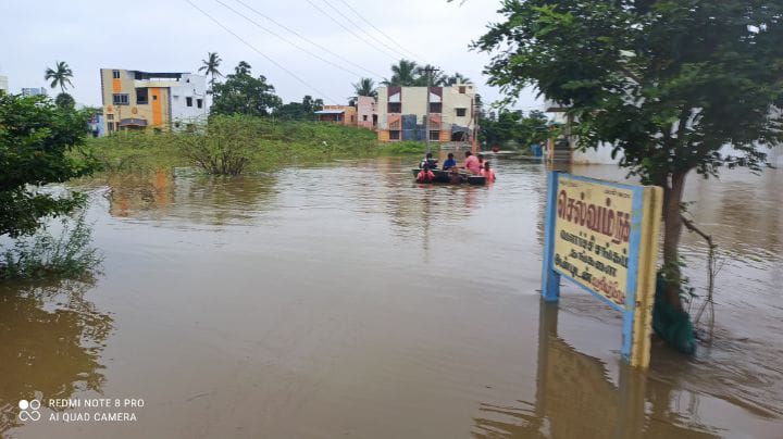 கனமழையால் திருச்சியில் 500க்கும் மேற்பட்ட வீடுகளில் வெள்ளம் சூழ்ந்தது...!