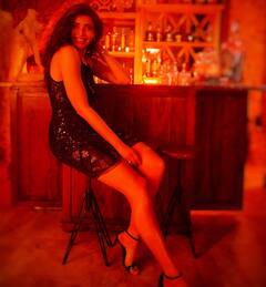 Karishma Tanna Photos: ब्लैक शॉर्ट ड्रेस में करिश्मा तन्ना ने गिराईं बिजलियां, ग्लैमरस स्वैग से सोशल मीडिया पर लगाई आग