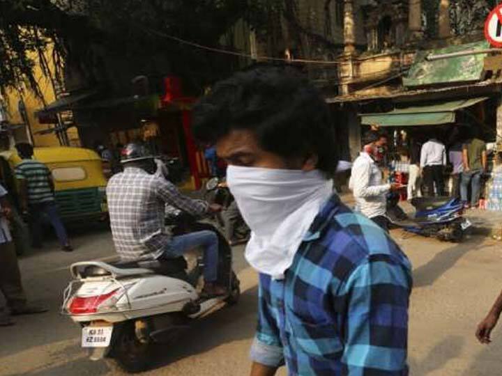 Corona vaccination New regulations using a handkerchief as a mask will result in a fine of Rs 500  रुमाल म्हणजे मास्क नाही, रुमालाचा वापर मास्क म्हणून केल्यास 500 रुपयांचा दंड लागणार; राज्य सरकारची नवी नियमावली