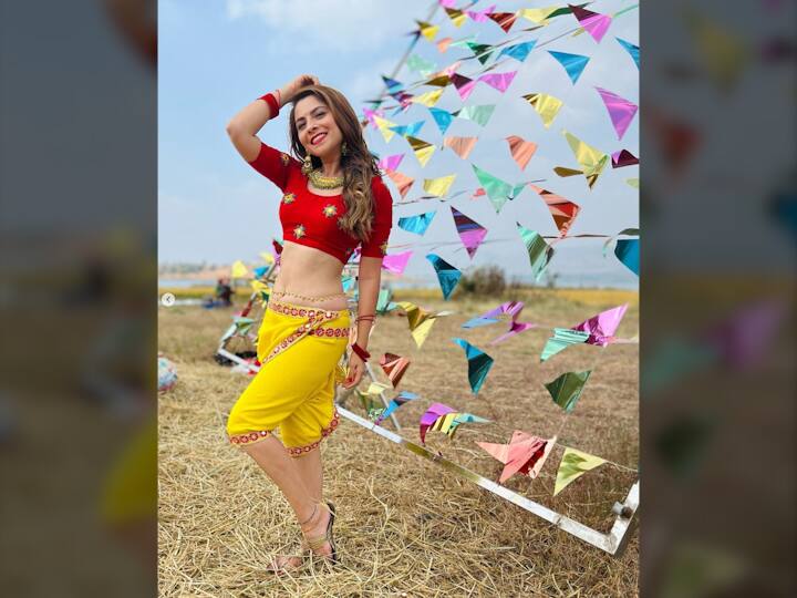 पांडू सिनेमातील सोनाली कुलकर्णी आणि भाऊ कदमचे धमाकेदार गाणे प्रदर्शित झाले आहे. 'केळेवाली' असं या गाण्याचं नाव आहे.