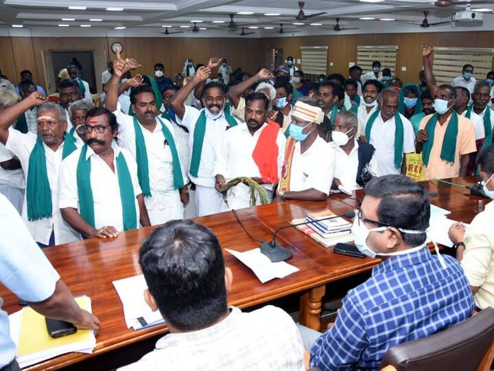 Thanjavur: No crop loan yet - Farmers protest wearing headscarf தஞ்சாவூர்: இதுவரை பயிர்கடன் வழங்கவில்லை - தலையில் முக்காடு போட்டு விவசாயிகள் போராட்டம்