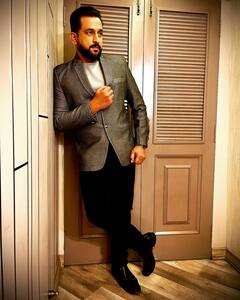 PHOTO: स्टाईल आयकॉन प्रसाद ओकचं नवं फोटोशूट!