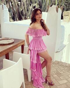 Bollywood Glamorous Singers: कनिका कपूर से नेहा कक्कड़ तक, ग्लैमर के मामले में किसी एक्ट्रेस से कम नहीं हैं ये सिंगर्स