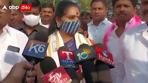 MLC Kavitha: కొండగట్టుకు వెళ్తున్న ఎంఎల్‌సీ కవిత కు కార్యకర్తల ఘనస్వాగతం