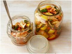 Kitchen Hacks: सर्दियों में बनाएं चटपटा अदरक-लहसुन और मिर्च का अचार, स्वास्थ्य के लिए होगा फायदेमंद