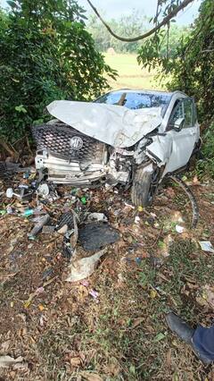 सिंधुदुर्ग : आंबोलीमध्ये गवा रेड्याची धडक बसल्यानं कारचा अपघात