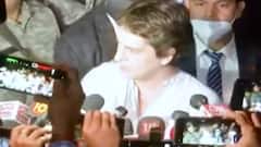 Prayagraj: Priyanka Gandhi ने पीड़ित दलित परिवार से की मुलाकात, 4 लोगों की हुई थी निर्मम हत्या