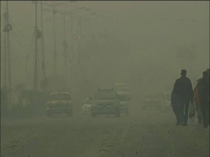 বাধাহীন উত্তুরে হাওয়ায় ভর করে ফের নামতে শুরু করেছে পারদ। কলকাতায় তাপমাত্রা নামল কুড়ির নিচে।