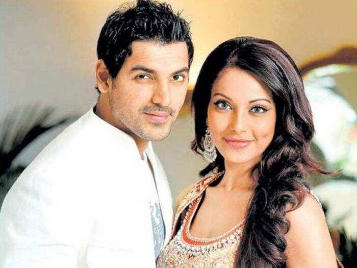 बॉलीवुड एक्ट्रेस बिपाशा बासु और जॉन अब्राहिम के रिश्ते के बारे में कौन नहीं जानता. दोनों स्टार्स के बीच रिलेशनशिप और लिव-इन की खबरें जगजाहिर थी. हालांकि आपसी अनबन के बाद दोनों के बीच ब्रेकअप हुआ और बिपाशा ने एक्टर करण सिंह ग्रोवर से शादी कर ली