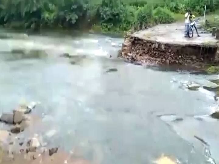 Dindigul: The ground bridge that was swept away by the water opening at Kudirayaru Dam திண்டுக்கல்: குதிரையாறு அணையில் தண்ணீர் திறப்பால் அடித்து செல்லப்பட்ட தரைப்பாலம்