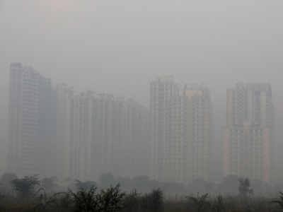 प्रदूषित हवा की वजह से यहां लोगों को कई तरह की बीमारियां होने का डर बना हुआ है. वहीं बच्चों और बुजुर्गों के लिए ये हवा बहुत ही खतरनाक साबित हो सकती हैं.