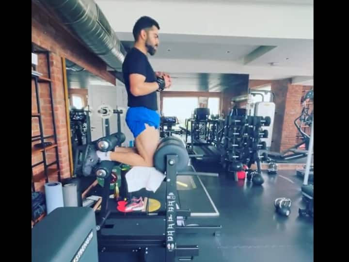 Virat Kohli gives major fitness goals ahead of return to 2nd Test against New Zealand Watch Video | மீண்டும் களமிறங்கத் தயாராகும் கிங் கோலி...! வைரலாகும் பிட்னஸ் வீடியோ...!