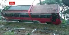 TSRTC Bus Accident : ఖమ్మంలో ఆర్టీసీ బస్సు బోల్తా... క్షతగాత్రులను దగ్గర్లోని హాస్పిటల్‌కు తరలింపు