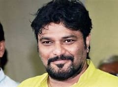 Kolkata Municipal Election: এলগিন রোডে তৃণমূল প্রার্থীর হয়ে প্রচারে বাবুল, খেললেন ফুটবলও। Bangla News