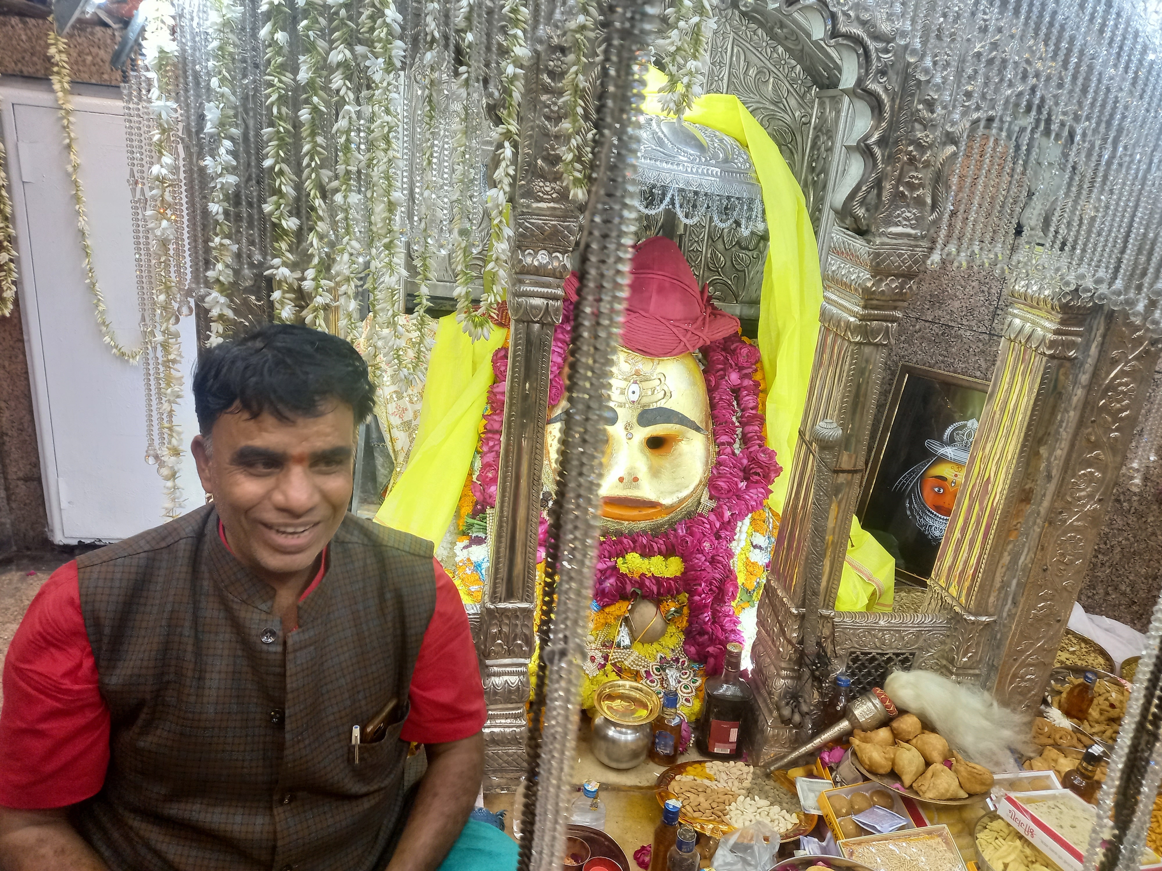 Ujjain News: उज्जैन में शाही ठाठ-बाट के साथ निकली काल भैरव की सवारी, दिया गया गार्ड ऑफ ऑनर