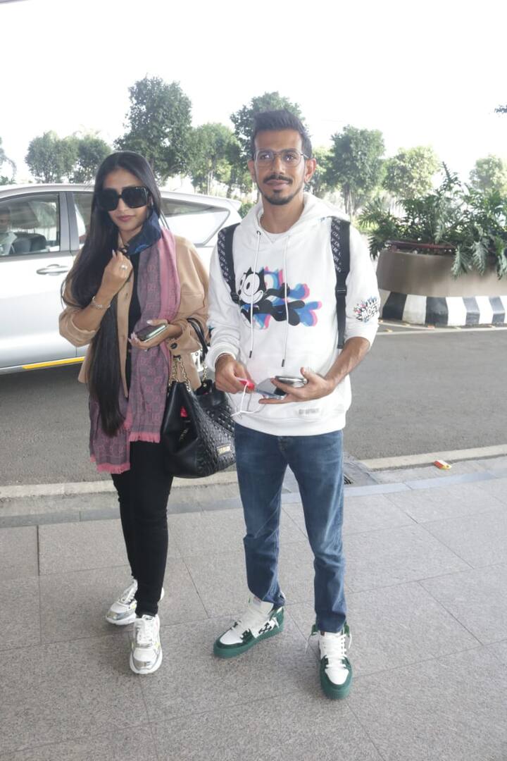 धनाश्री ने इस दौरान सनग्लासेज लगाए हुए जो कि उनसे इस लुक को कहीं ज्यादा शानदार बना रहे थे.