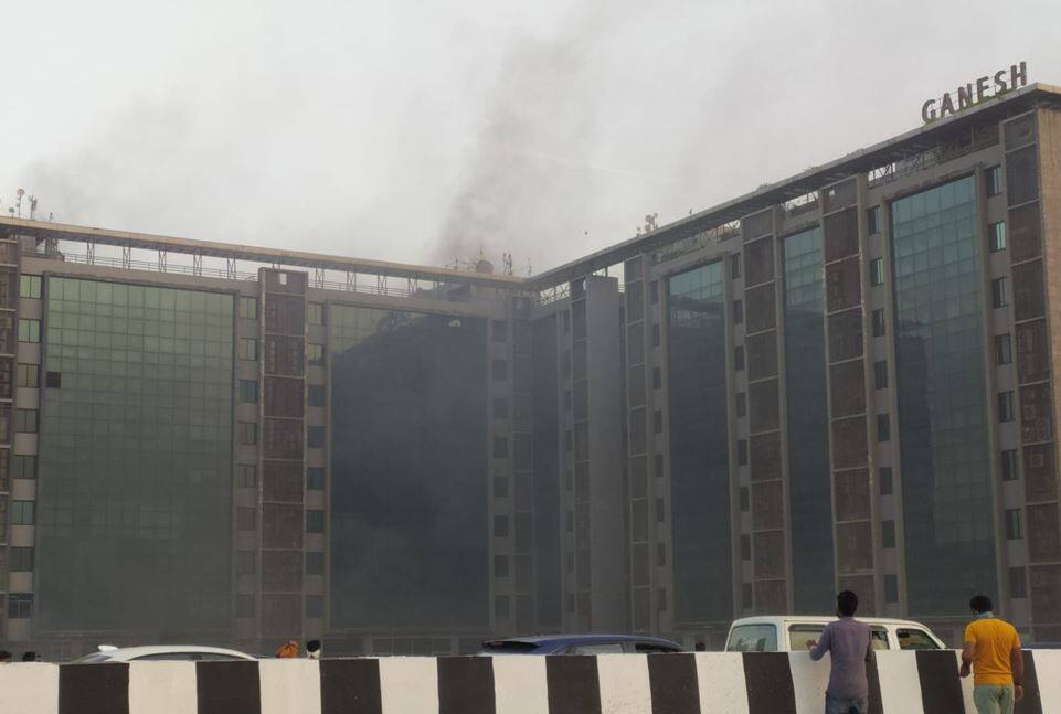 fire broke out in Ganesh Meridian in Ahmedabad અમદાવાદના ગણેશ મેરેડિયનમાં લાગી આગ, 4 ફાયરની ગાડીઓ ઘટનાસ્થળે