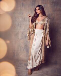 Tara Sutaria Latest Photos: तारा सुतारिया ने गोल्डन ब्लाउज में दिखाया ग्लैमरस लुक, एक्ट्रेस की लेटेस्ट फोटोज ने इंटरनेट का बढ़ाया पारा