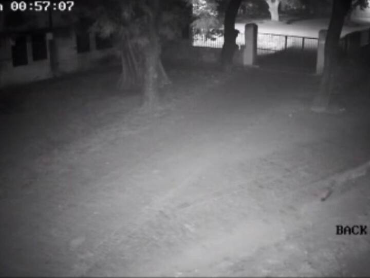 Kanpur News: कॉलेज में तेंदुआ घुसने से मचा हड़कंप, वन विभाग और पुलिस की टीम ड्रोन कैमरे से कर रही तलाश