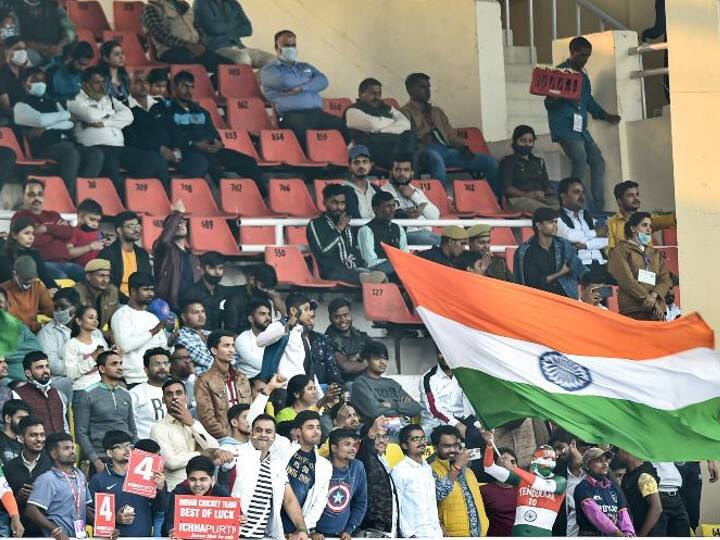 IND vs NZ 2nd Test: Maharashtra Government allows 25 pc audience entry at Wankhede Stadium mumbai test IND vs NZ 2nd Test: कोरोना के नए वेरिएंट का असर, मुंबई टेस्ट के लिए वानखेड़े स्टेडियम में 25% दर्शकों को ही मिलेगी एंट्री