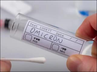 Omicron Variant : ओमिक्रॉननं धाकधुक वाढवली; जग सतर्क, काय आहेत लक्षणं?
