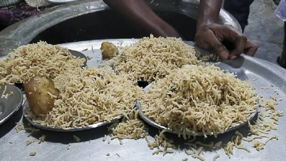 Dumdum: দমদমে বিরিয়ানির দোকানে দুষ্কৃতী হামলা, মোটরবাইক ভাঙচুর | Bangla News