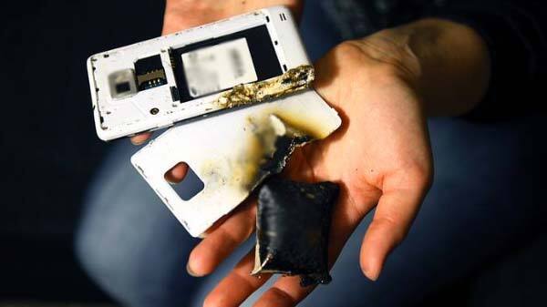 In Balasinor, a teenager was playing games on his mobile when a blast occurred બાલાસિનોરમાં ચેતવણીરૂપ ઘટનાઃ કિશોર મોબાઈલ ચાર્જ કરતાં કરતાં ગેઈમ રમતો હતો ને થયો બ્લાસ્ટ.....