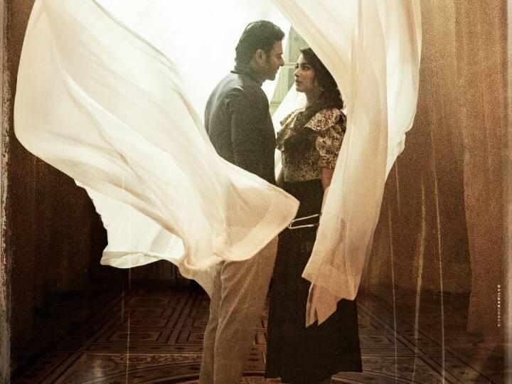 Radhe Shyam Pre-Release Event: అప్డేట్స్ లేట్ అయ్యేది అందుకేనన్న యూవీ వంశీ.. ఆన్సర్ విని ఫ్యాన్స్ అవాక్కు! UV Creations Vamsi Funny Reply About Delay in Radhe Shyam Updates Radhe Shyam Pre-Release Event: అప్డేట్స్ లేట్ అయ్యేది అందుకేనన్న యూవీ వంశీ.. ఆన్సర్ విని ఫ్యాన్స్ అవాక్కు!