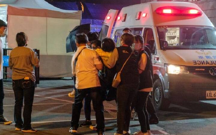 The incident in which a person from Taiwan used an ambulance vehicle for his own journey ஆத்தா வையும் வீட்டுக்குப் போகணும்.. தன் இஷ்டத்துக்கு ஆம்புலன்ஸை பயன்படுத்திய நபரால் பரபரப்பு