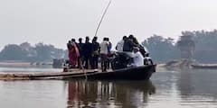 Bankura River Bridge Problem : সেতুর শিল্যানাস চার বছর আগে, কিন্তু ওন্দায় দ্বারকেশ্বর পেরোতে এখনও ভরসা নৌকাই