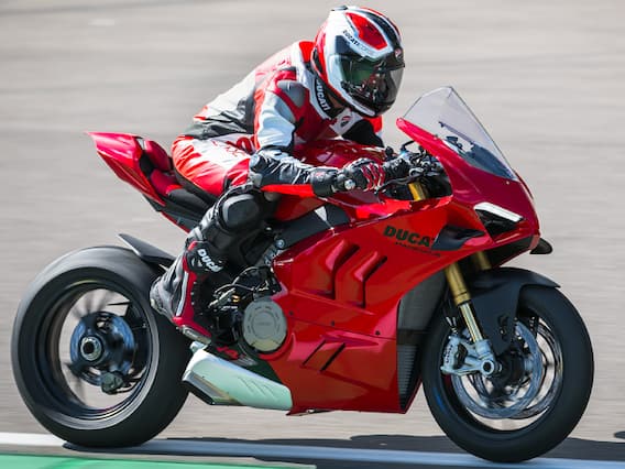 Ducati Bike: देखिए कैसी है 2022 Ducati Panigale V4, कंपनी ने डिजाइन से उठाया पर्दा Ducati Bike: देखिए कैसी है 2022 Ducati Panigale V4, कंपनी ने डिजाइन से उठाया पर्दा