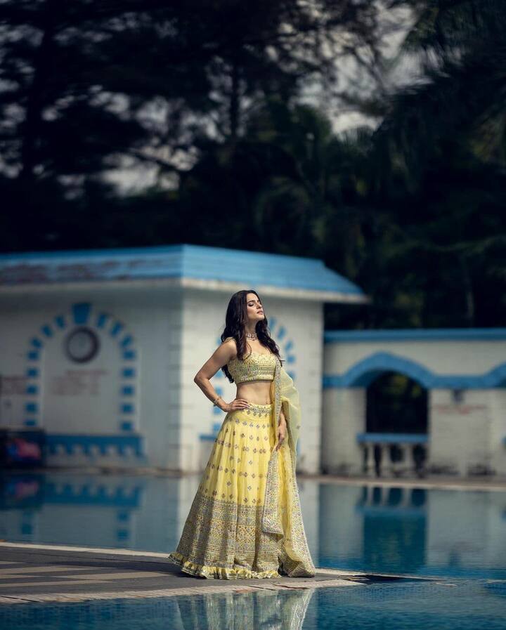 Priya Bapat : मराठीतील सर्वांची लाडकी अभिनेत्री प्रिया बापट मराठीसोबत हिंदीतही आपला दबदबा कायम ठेवला आहे.  (photo:priyabapat/ig)