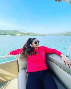 Sapna Choudhary Photos: देसी क्वीन Sapna Choudhary ने बोट पर दिखाई दिलकश अदाएं, ग्लैमरस लुक देख फैंस हुए फिदा