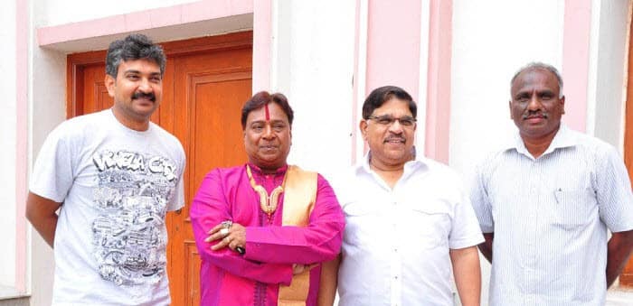 பிரபல இயக்குனர் ராஜமௌலியின் மகதீரா படத்தில் இவர் அமைத்த நடன அமைப்பிற்காக தேசிய விருது பெற்றுள்ளார்.