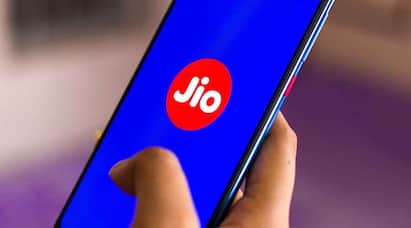 Jio users were shocked, the company stopped making these 4 great prepaid plans Jio યુઝર્સને લાગ્યો મોટો ઝાટકો, કંપનીએ આ 4 શાનદાર પ્રીપેડ પ્લાન કર્યા બંધ