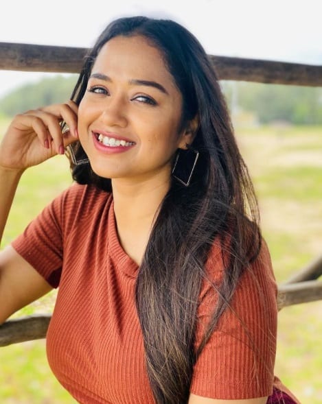 পরিচালক অরিন্দম শীলের 'হর হর ব্যোমকেশ' ছবিতে সত্যবতীর চরিত্রে অভিনয় করেন।