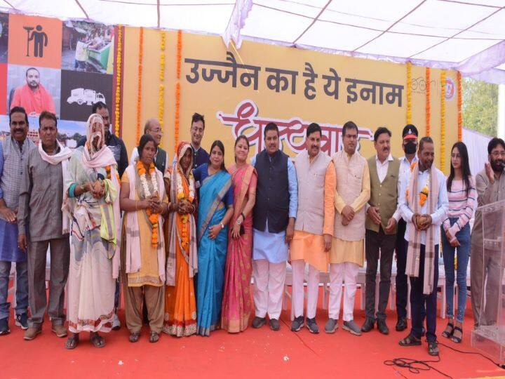 MP News: स्वच्छता सर्वेक्षण में उज्जैन नगर निगम को मिले तीन पुरस्कार, सफाई कर्मियों का किया गया सम्मान Madhya Pradesh News: Ujjain Municipal Corporation got three awards in cleanliness survey, sanitation workers were honored ANN MP News: स्वच्छता सर्वेक्षण में उज्जैन नगर निगम को मिले तीन पुरस्कार, सफाई कर्मियों का किया गया सम्मान