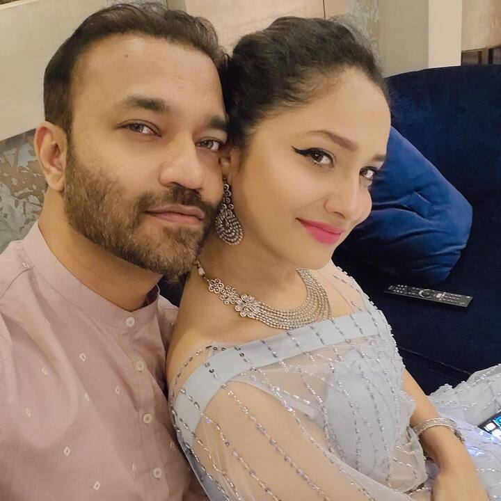 अंकिता और विक्की जैन 14 दिसंबर की हमेशा के लिए एक हो जाएंगे. शादी की रस्में इस दिन सुबह से ही शुरू हो जाएंगी. जबकि शाम को रिसेप्शन रखा गया है.