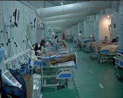 Omicron Variant: कोरोना के नए वेरिएंट की एंट्री, फिर भी मुंबई में लापरवाही करते दिखे लोग