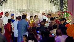 Sanjay Raut: राऊत यांच्या कन्येचा विवाहसोहळा, नव दाम्पत्याला शरद पवारांनी दिला आशिर्वाद ABP Majha