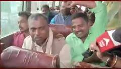 UP Chunav: पूछा किसको देंगे वोट, दिया ऐसा जवाब सब हंसने लग गए ! | Lucknow Chalo