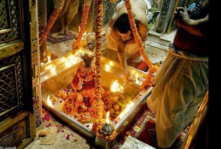 इस  दौरान मंदिर में आने वाले सभी श्रद्धालुओं पर फूलों की बारिश होगी और वो मंदिर के दरवाजे से लेकर बाबा के दरबार तक रेड कार्पेट पर जाएंगे.