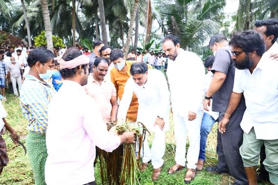 Amalapuram: అమలాపురంలో జనసేన పీఏసీ ఛైర్మన్‌ మనోహర్ టూర్‌.. దెబ్బతిన్న పంటలు పరిశీలన
