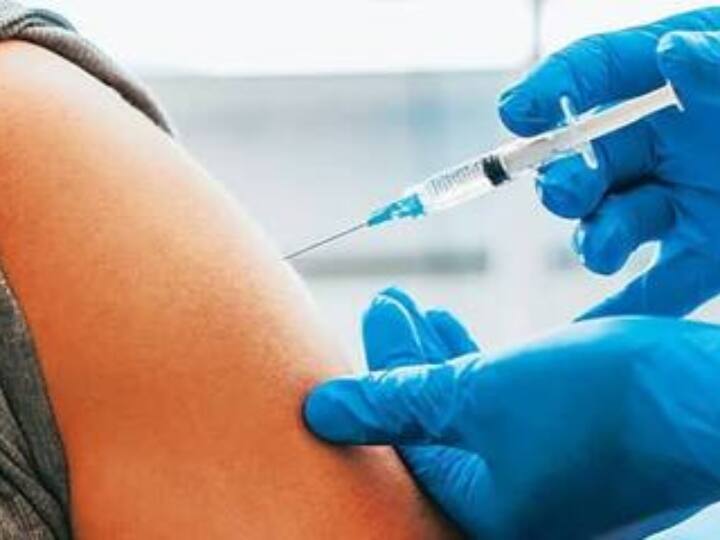 संक्रमण के मामलों में अचानक वृद्धि को समझा पाने में संघर्ष कर रहे वैज्ञानिकों ने वायरस के नमूनों का अध्ययन किया और नये स्वरूप की खोज की. अब, ‘क्वाजुलु-नताल रिसर्च इनोवेशन एवं सीक्वेंसिंग प्लेटफॉर्म’ की निदेशक तुलिया डी ओलिवेरा के मुताबिक गोतेंग में 90 प्रतिशत से अधिक मामले इसी स्वरूप के हैं.