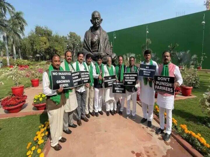 Telangana: TRS MPs Protest Outside Parliament, Demand National Farm Produce Policy Telangana: TRS MPs Protest Outside Parliament, Demand National Farm Produce Policy