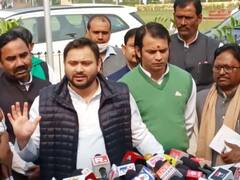 Patna News: तीन महीने बाद एक साथ दिखे लालू के कृष्ण-अर्जुन, बोलते रहे तेजस्वी यादव, 'मूर्ति' की तरह खड़े रहे तेजप्रताप