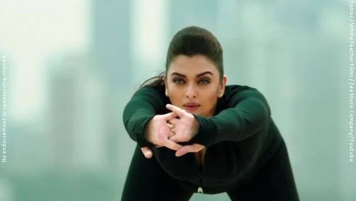 ऐश्वर्या इंस्टाग्राम पर एक्टिव रहती हैं और परिवार के हर सेलिब्रेशन से जुड़ी तस्वीरें फैंस के साथ शेयर करती रहती हैं.