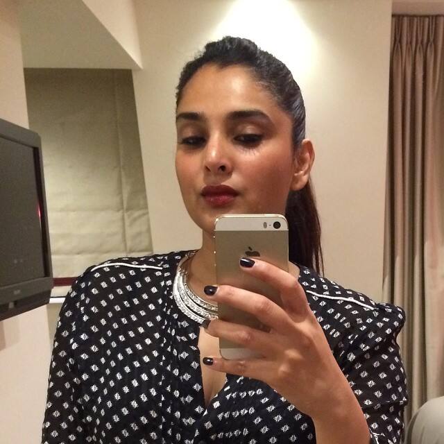 మనకు దివ్యస్పందన అంటే ఎవరో తెలియదు, అదే రమ్య అంటే మాత్రం గుర్తుకు వస్తుంది. సినీ అభిమానులకు రమ్యగానే పరిచయం దివ్య స్పందన.  (Image credit: divyaspandana/Instagram)