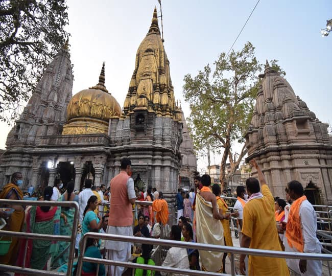 इसके साथ ही काशी विश्‍वनाथ मंदिर से काशी विश्‍वनाथ धाम तक के अभियान की कहानी की बुकलेट को घर-घर तक पहुंचाया जाएग और लोकार्पण अनुष्‍ठान का प्रसाद भी पूरी काशी ग्रहण करने वाली है.