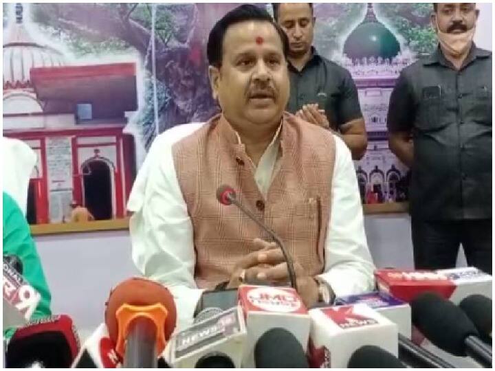 UP Election 2022: कैबिनेट मंत्री डॉ. महेंद्र सिंह ने साधा विपक्षी दलों पर निशाना, बोले- भाजपा ने सम्मान निधि से बढ़ाया किसानों का मान Uttar Pradesh Cabinet Minister Dr. Mahendra Singh attack on SP and BSP in Barabanki ANN UP Election 2022: कैबिनेट मंत्री डॉ. महेंद्र सिंह ने साधा विपक्षी दलों पर निशाना, बोले- भाजपा ने सम्मान निधि से बढ़ाया किसानों का मान